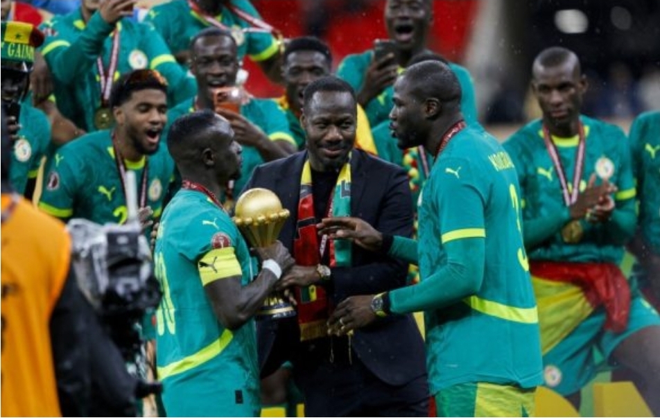 Сенегал не го дава пехарот – селекторот го однесе трофејот во воена база, на безбедно