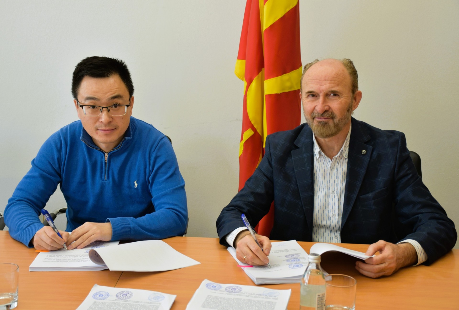 Коце Трајановски го потпиша анексот со кој автопатот Кичево – Охрид поскапува за 186 милиони евра