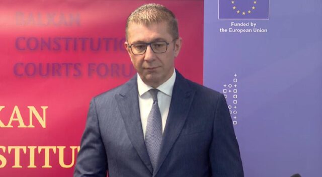 Мицкоски го нарече „циркузант“ новинарот кој ја праша Јаневска дали носи преведувач