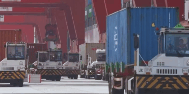 Кина бележи силен раст на извозот и голем трговски суфицит во првите два месеца од 2026 година