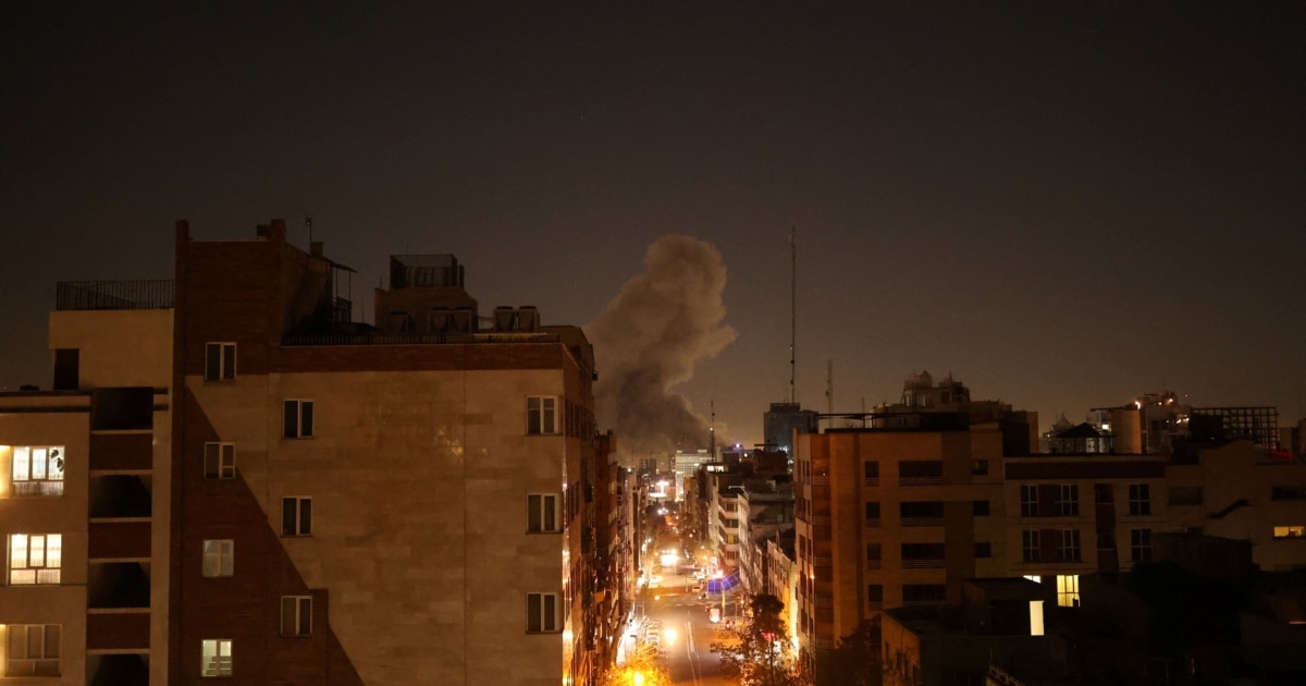 Лариџани „нема да преговара“ со САД, Трамп ветува дека ќе го казни Иран