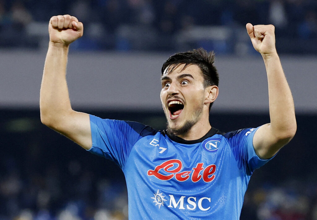 Елиф Елмас во тимот на колото во Серија А (ФОТО)