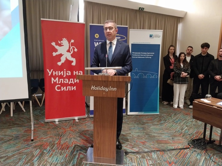 Мицкоски: Идните политичари мора да се фокусираат на вештачката интелигенција и енергијата, романтичните идеи да останат во минатото