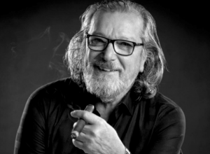 Светот во пламен, дипломатијата во молк