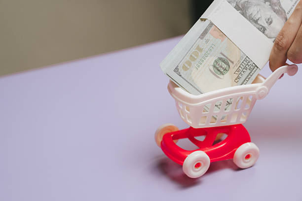 Што точно значи кога левата дланка ве чеша?