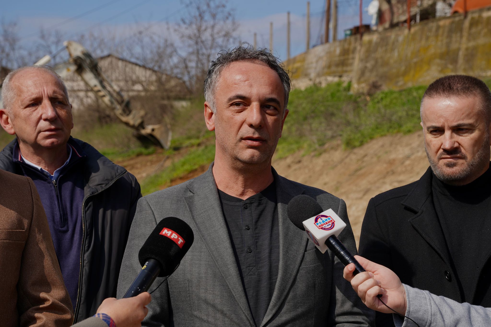 Алиу: Се уредува просторот околу болницата во Кочани