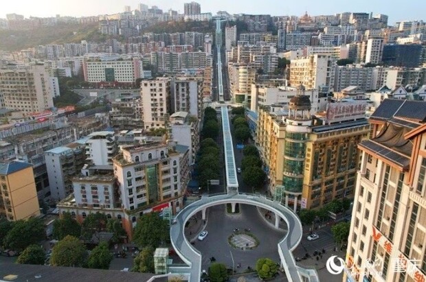 Најдолгиот ескалатор во светот – систем долг 905 метри (ВИДЕО)