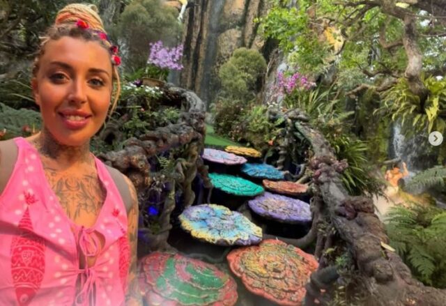 Инфлуенсерка паднала од терасата на хотел и го скршила ‘рбетот на 24 места