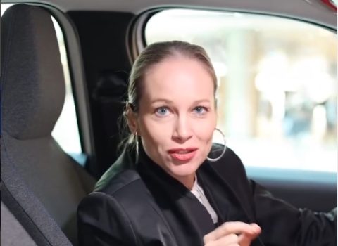 Снеже Велков „стиховито“ појасни „како вози“ низ животот: „Имам километража, али и даље шибам со мењачот у рака“!