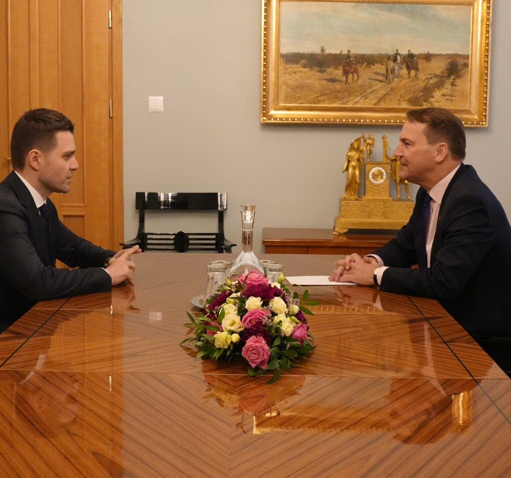 Министерот за нетранспарентност, Муцунски, на разговори во Полска