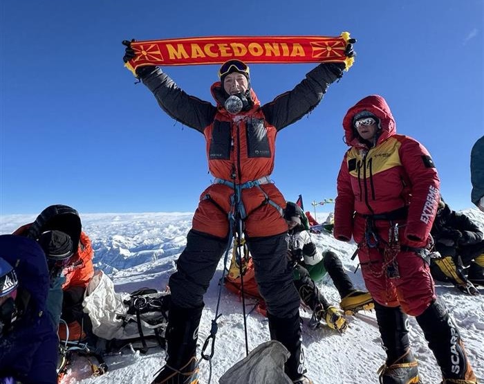 Издадена поштенска марка „Кедев – 14 највисоки врвови“ во чест на врвниот подвиг на Сашко Кедев, промоцијата на 2 април