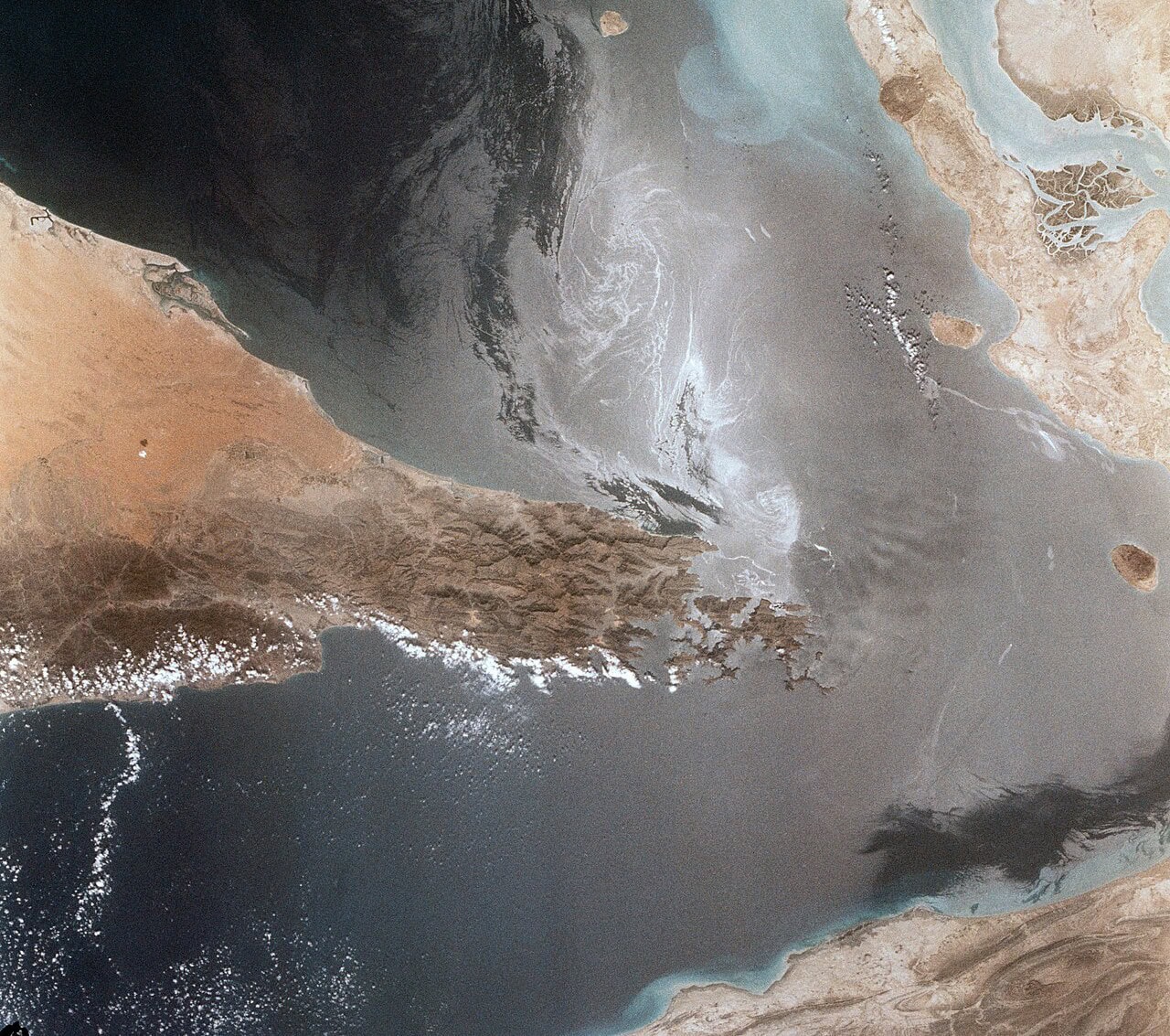 УДАРОТ ВРЗ ИРАН – УДАР ВРЗ КИНА: Ќе успее ли Пекинг да испреговара безбеден премин на своите енергенси низ Ормудскиот теснец?