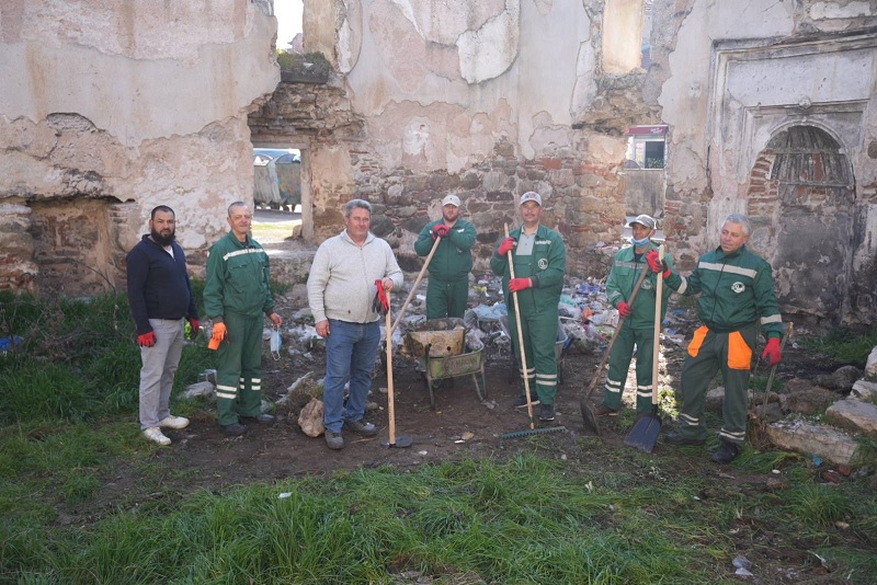 Проданоски ја исчисти Чарши џамијата во центарот на Прилеп