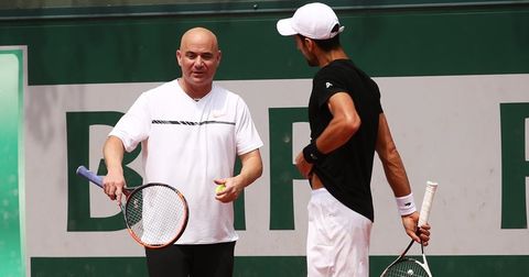 Андре Агаси пак е тренер, но има необичен клиент