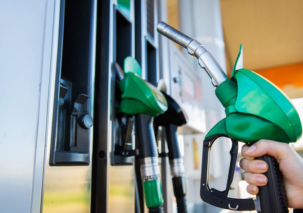 Дизелот поскапува за 14,5 денари, а бензините за пет – нови цени на горивата од полноќ