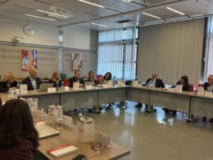 Азески на состанок на советодавниот одбор на економскиот факултет при универзитетот во љубљана како негов член