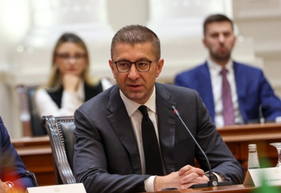 Mицкоски најави дека ќе ги смени оние што не работат доволно