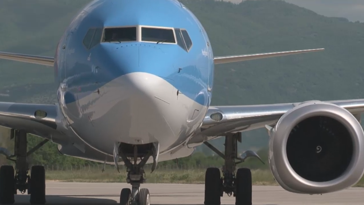 Досега 632 македонски државјани побарале евакуација, некои ќе се враќаат со чартер-летови, други со владиниот авион