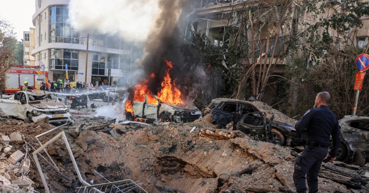 Израел ги напаѓа јужен Либан и предградијата на Бејрут, додека Хезболах продолжува со нападите