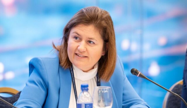 Божиновска: Граѓаните не се оштетени со начинот на кој РКЕ ја пресметува цената на горивата