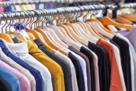 Ставете го ова во вашиот плакар и ослободете се од влагата и непријатните мириси засекогаш