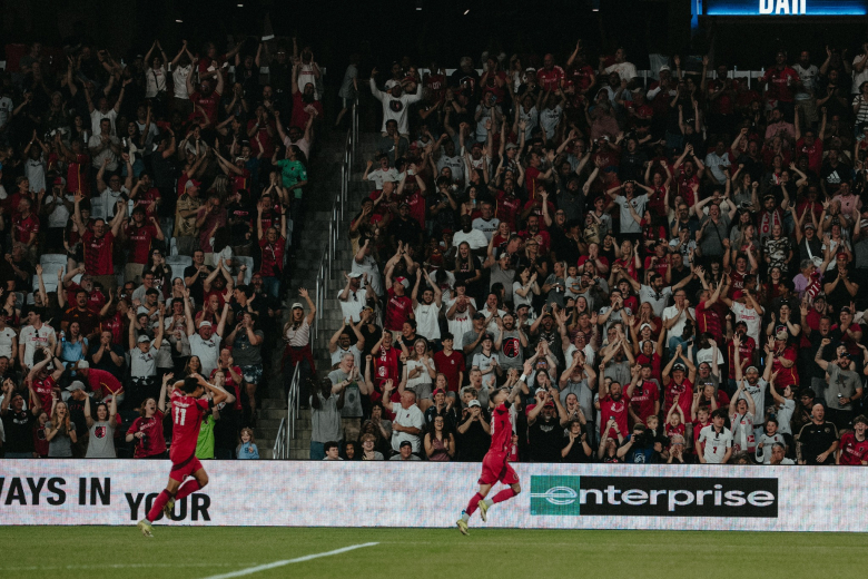 Луд гол после кој цел стадион се држеше за глава