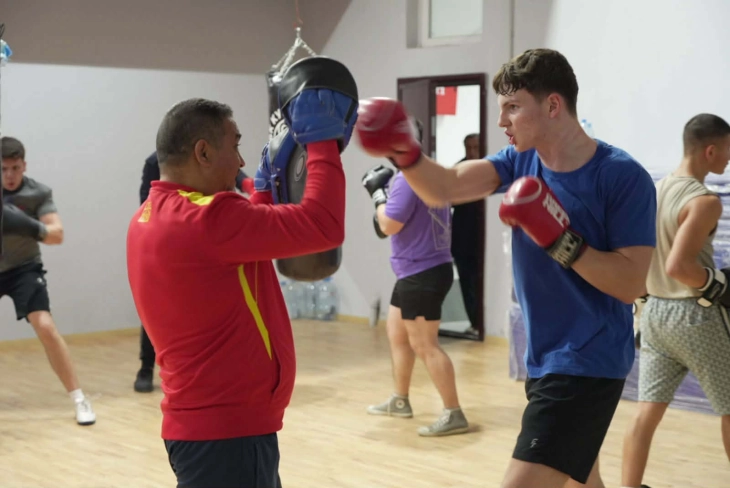 Репрезентативци на Македонија во бокс на подготовки во Куманово