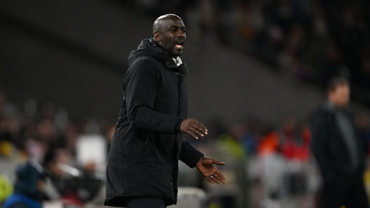 Гана го отпушти селекторот Ото Адо