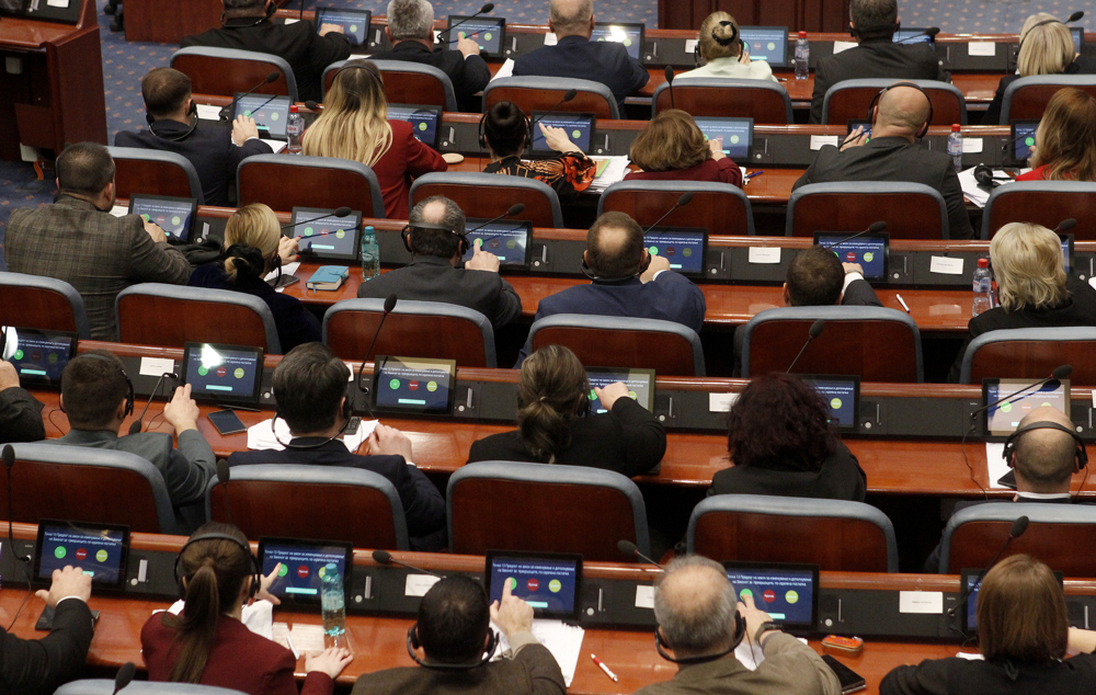 Собранието ќе избира заменици министри за одбрана и за образование