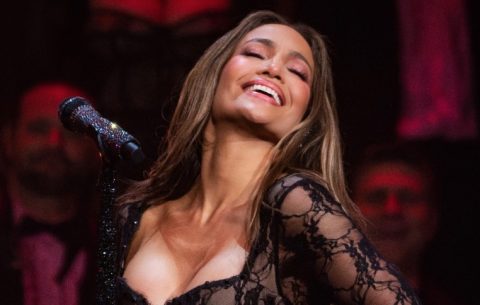 Серијата жешки изданија на латино дивата остави многумина без зборови