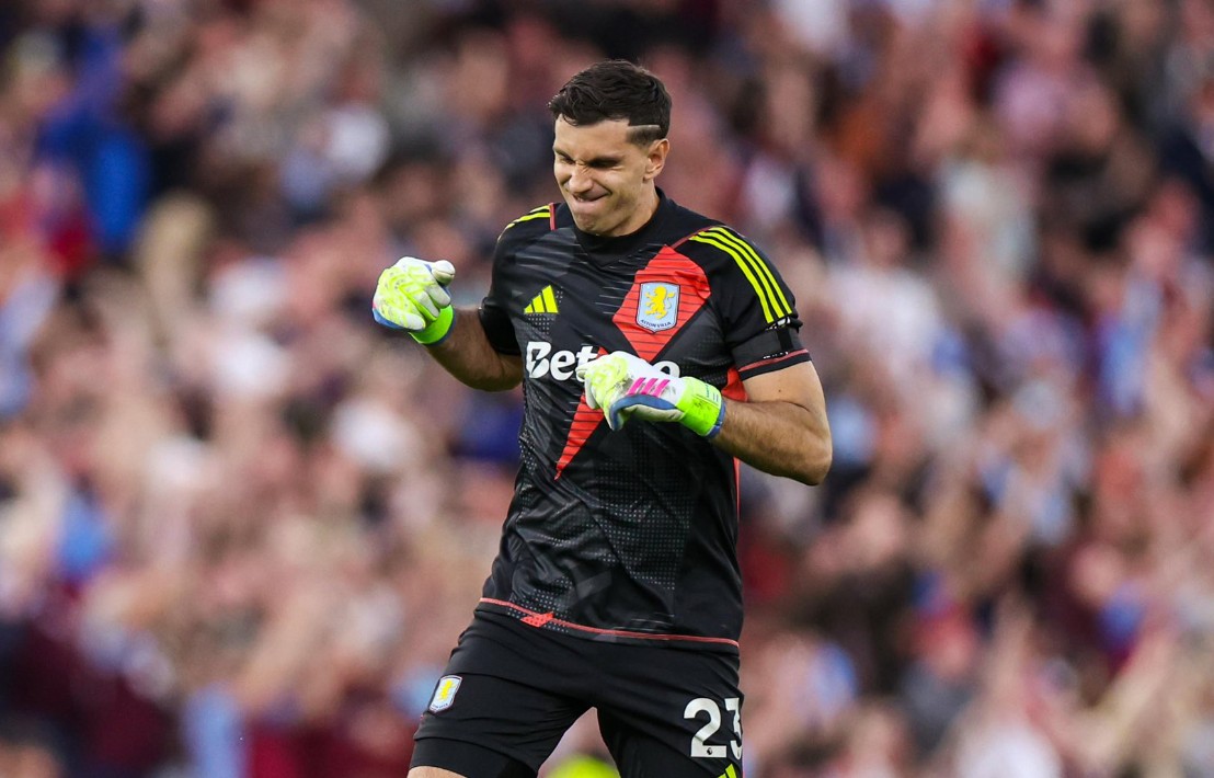 Спонзорски договор може да му донесе суспензија на првиот голман на Астон Вила!