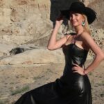 (Фото) Иванка Трамп направи шоу во пустината – ретко ја гледаме во вакво издание