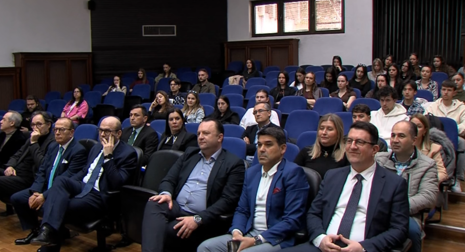 Неопходни се нови мерки за справување со кризата, велат експертите