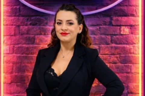 Анета Љумаковска „се скоцка“ во секси издание, избра мини кусо колку една педа