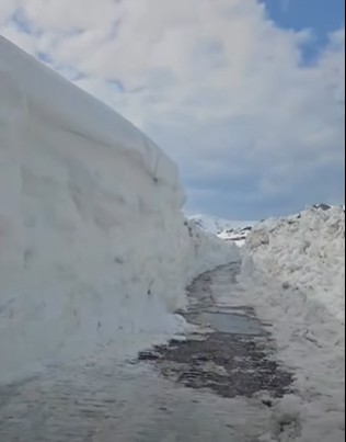 ВИДЕО: Пробиен патот до Галичник – Снегот расчистен, но се очекуваат нови врнежи