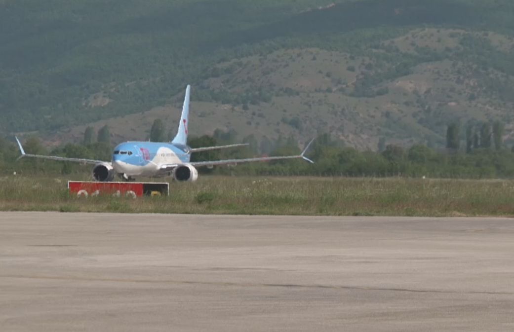 Авион на „Ер Србија“ слета во Белград со 67 патници од Израел, меѓу нив и македонски државјани