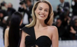 (ФОТО) ЦЕЛ СВЕТ ЗБОРУВА ДЕКА СЕ УНИШТИЛА, НЕЈЗИНОТО НАЈНОВО ИЗДАНИЕ ГО ДЕМАНТИРА ТОА: Марго Роби е сè уште шик!