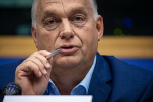 Русите го фалат Орбан – ЕУ подготвува „Шарена револуција“, сакаат да го соборат