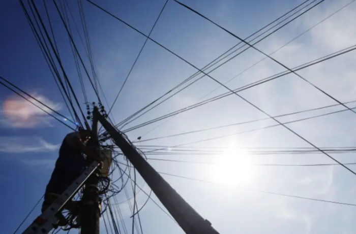 Без струја дел од Сопиште, а без вода неколку улици во Центар