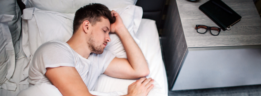 Зошто нивото на ТЕСТОСТЕРОН кај мажите силно зависи од навиките за СПИЕЊЕ?