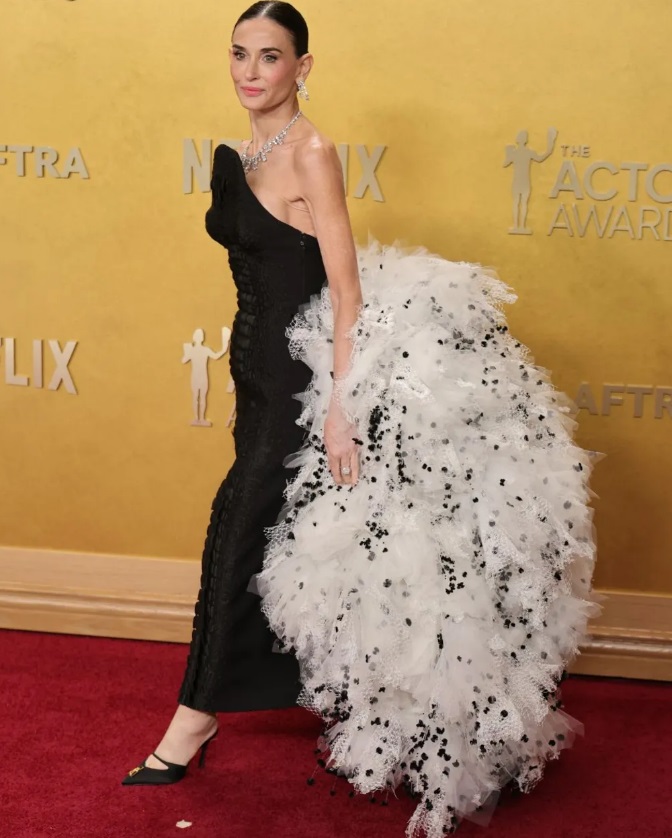 ДОДЕЛЕНИ АКТЕРСКИТЕ НАГРАДИ, ЅВЕЗДИТЕ ПОСЛЕДЕН ПАТ НА ЦРВЕНИОТ ТЕПИХ ПРЕД ОСКАРИТЕ