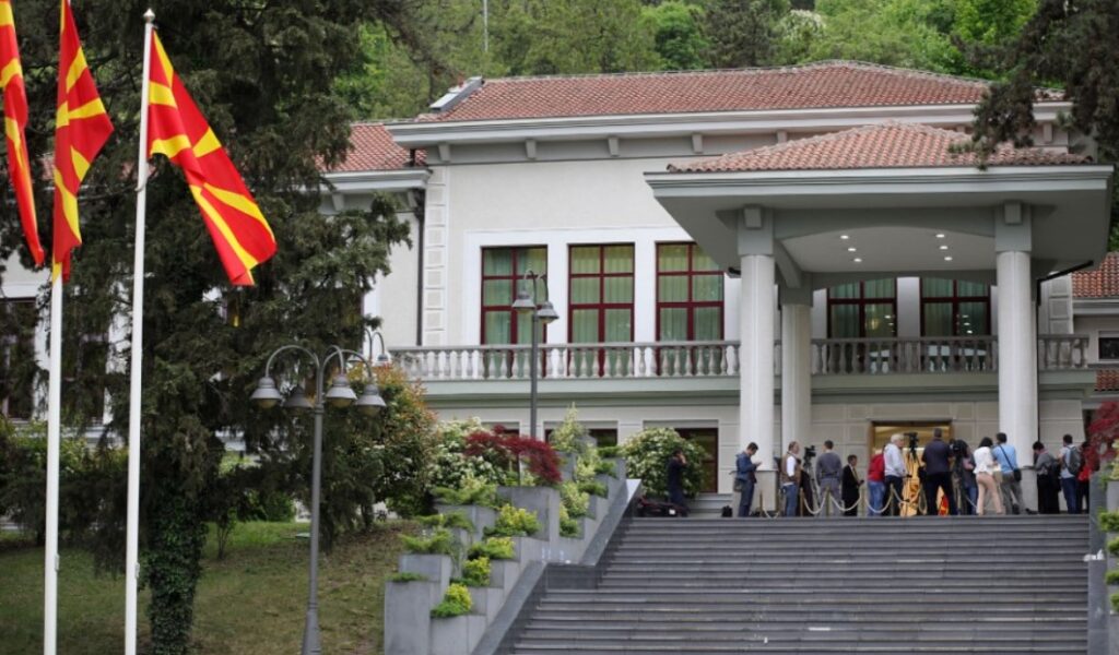 Лидерите се собраа во Вила Водно: Во тек седницата на Советот за безбедност