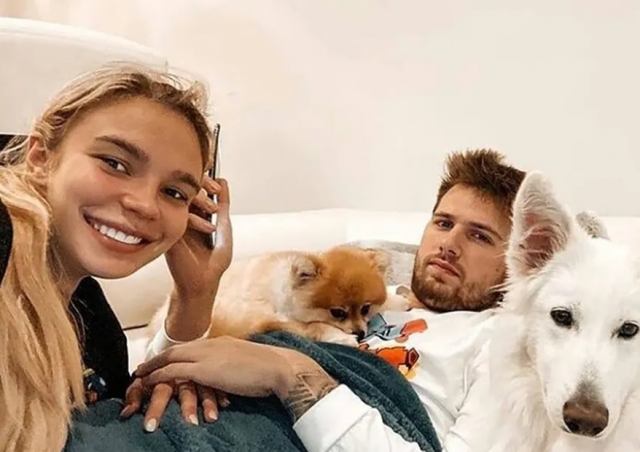 Дончиќ води војна со бившата девојка поради двете ќерки