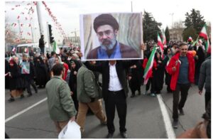 Кој е новиот врховен лидер на Иран: Синот на убиениот Хамнеи e на престолот, има пристап до швајцарските сметки