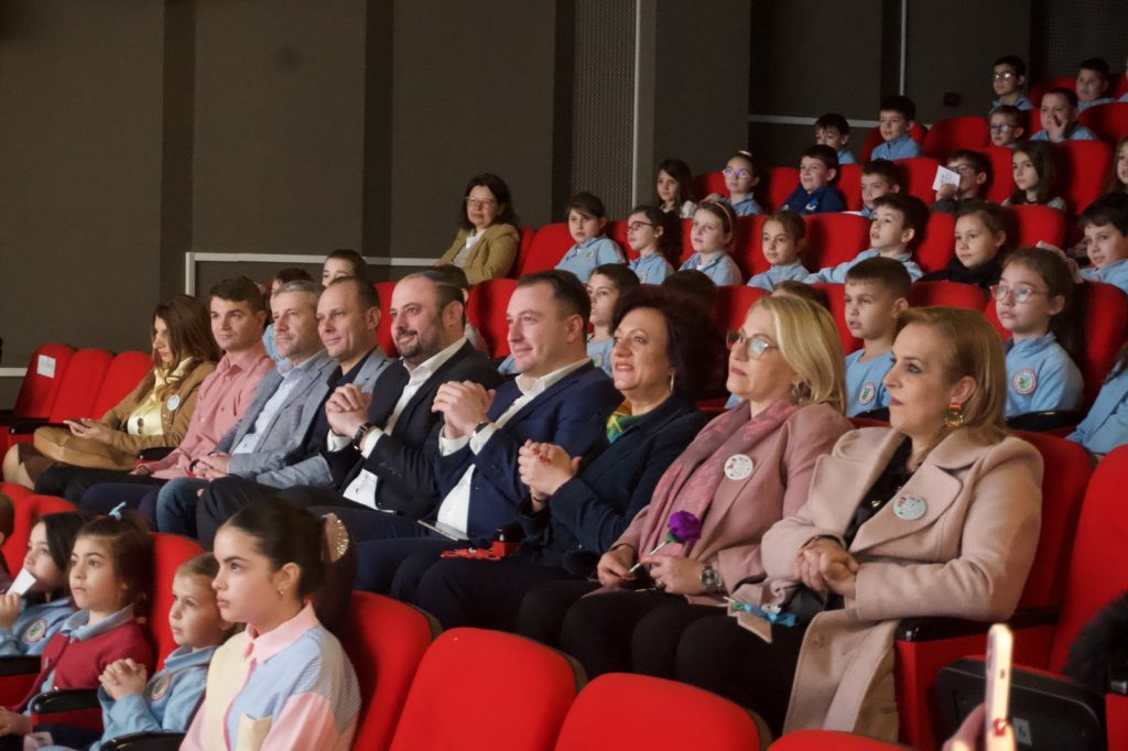 Промовиран едукативниот филм „Кликни безбедно“ во Кисела Вода: Заедничка мисија за заштита на децата во дигиталниот свет