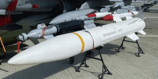 Кинеска ракета во Србија: Што може да направи познатата CM-400 и дали НАТО треба да биде загрижен?