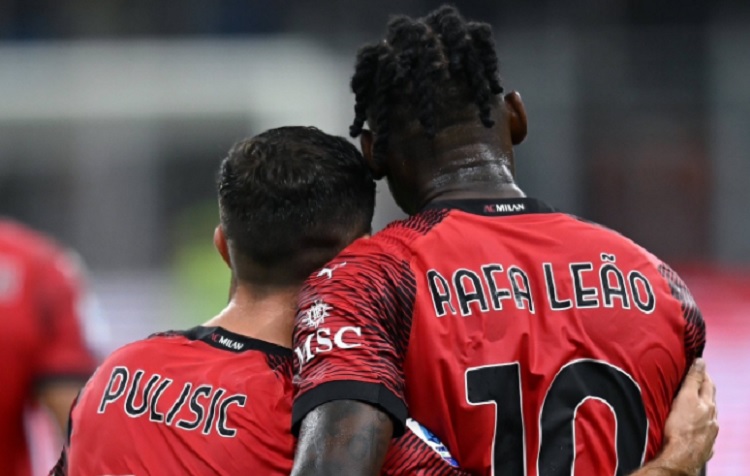 Примирје во Милан: Леао и Пулишиќ си подадоа рака