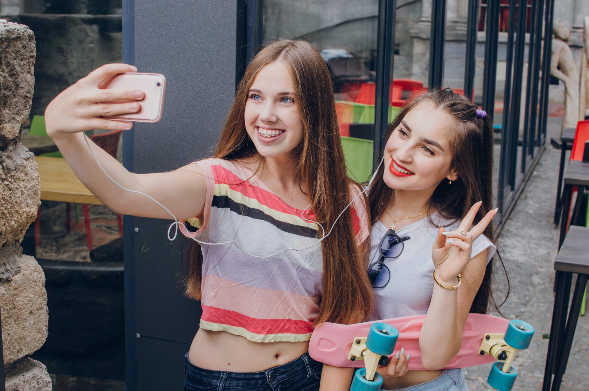 Животот на тинејџерите на Инстаграм: Колку социјалните мрежи влијаат врз самодовербата?