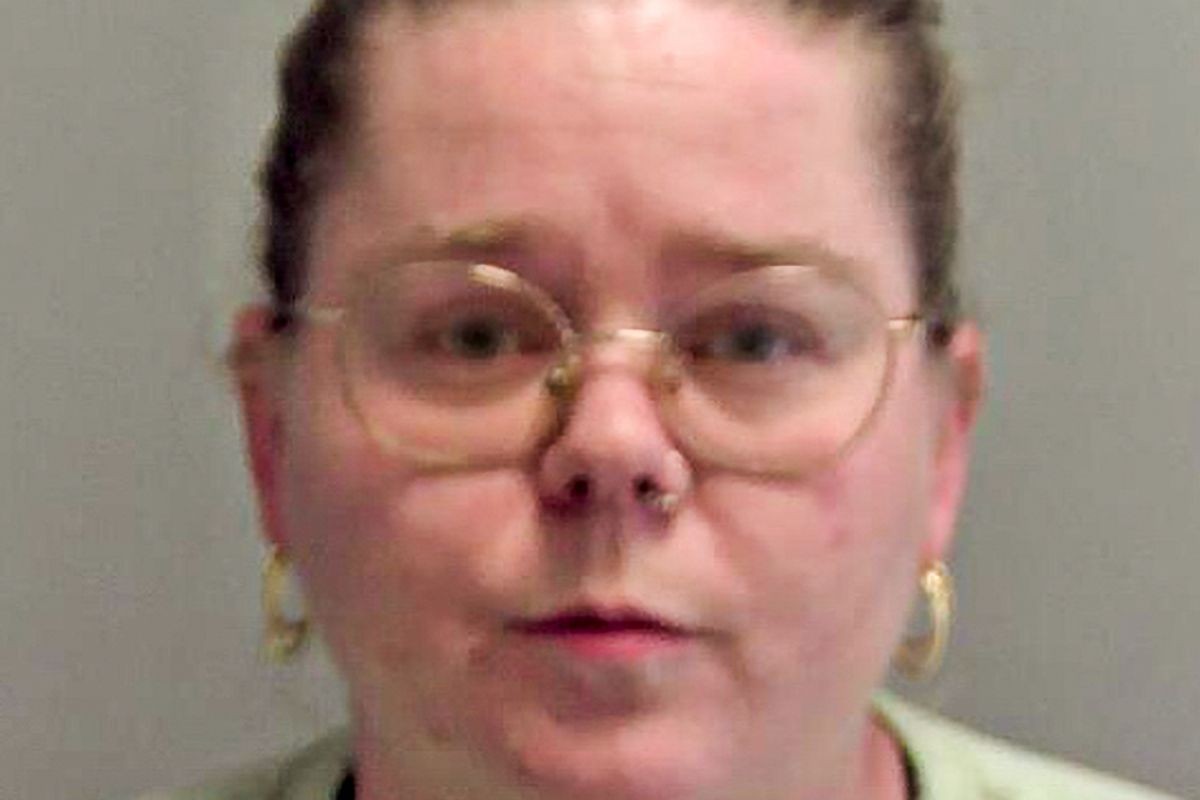 35-годишна мајка на шест деца лажела дека има рак за да измами осамени мажи преку онлајн запознавање – украла илјадници евра и заврши во затвор