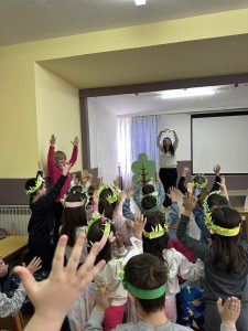 Продолжуваат активностите од зелениот конкурс на dm: раззеленети дворовите на две воспитно-образовни установи во Куманово и Гевгелија